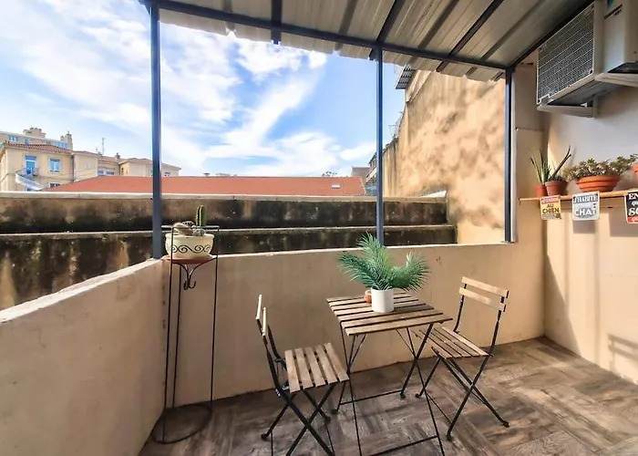 Superbe T2 Avec Terrasse A 5 Min Du Metro