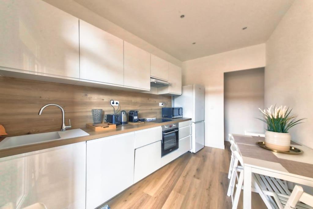 Superbe T2 Avec Terrasse A 5 Min Du Metro Apartment *